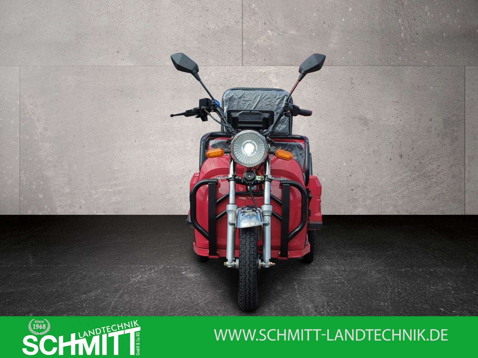 Frontalansicht eines Cargo Runner Rikscha E-Lastenrads in Rot