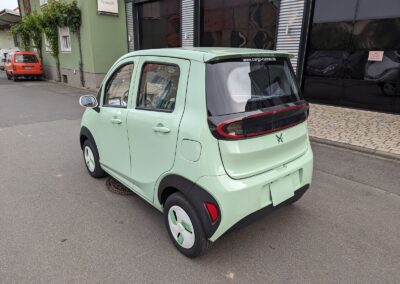 Rückansicht eines mintgrünen Modells unseres Cargo Runner Passenger Cabin 4-Sitzer