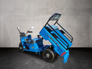 Rückansicht blaues Modell mit gekippter Ladefläche