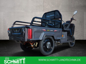 Dreiviertel-Heckansicht mit Blick auf die Ladefläche des Cargo Runner Compact in Grau