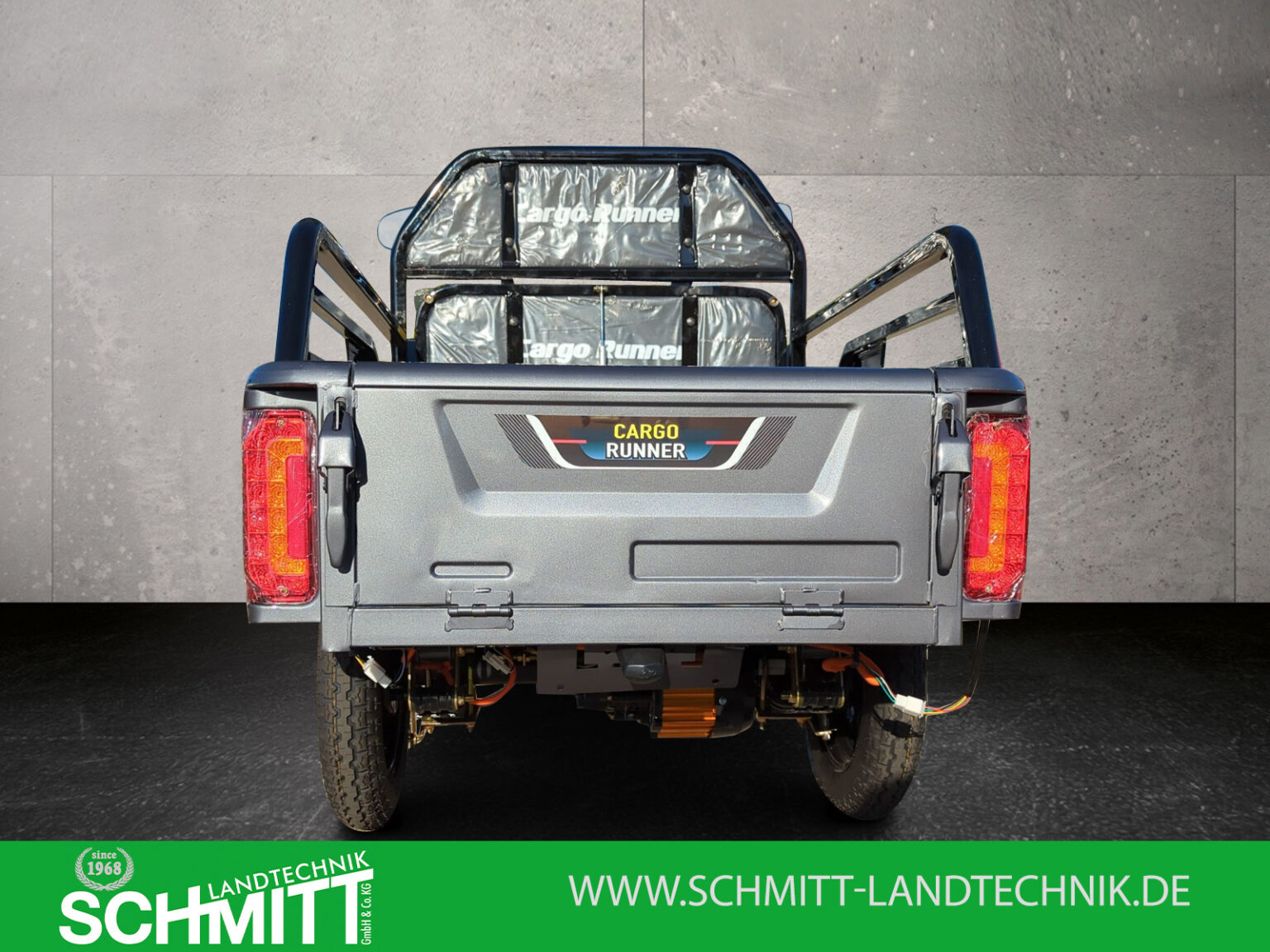 Rückansicht mit Leuchten des Cargo Runner Compact in Grau