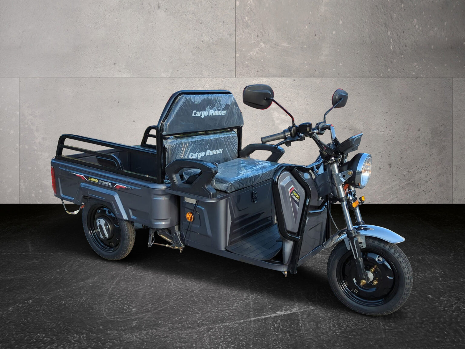 Seitliche Aufnahme des E-Lastenrads Cargo Runner Compact in der Farbe Grau