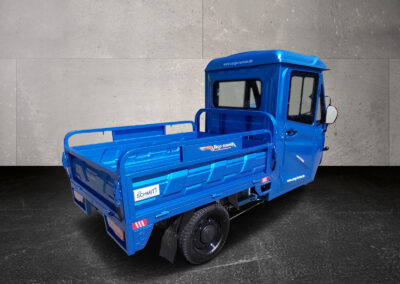 Heckansicht des Cargo Runner Mega in Blau