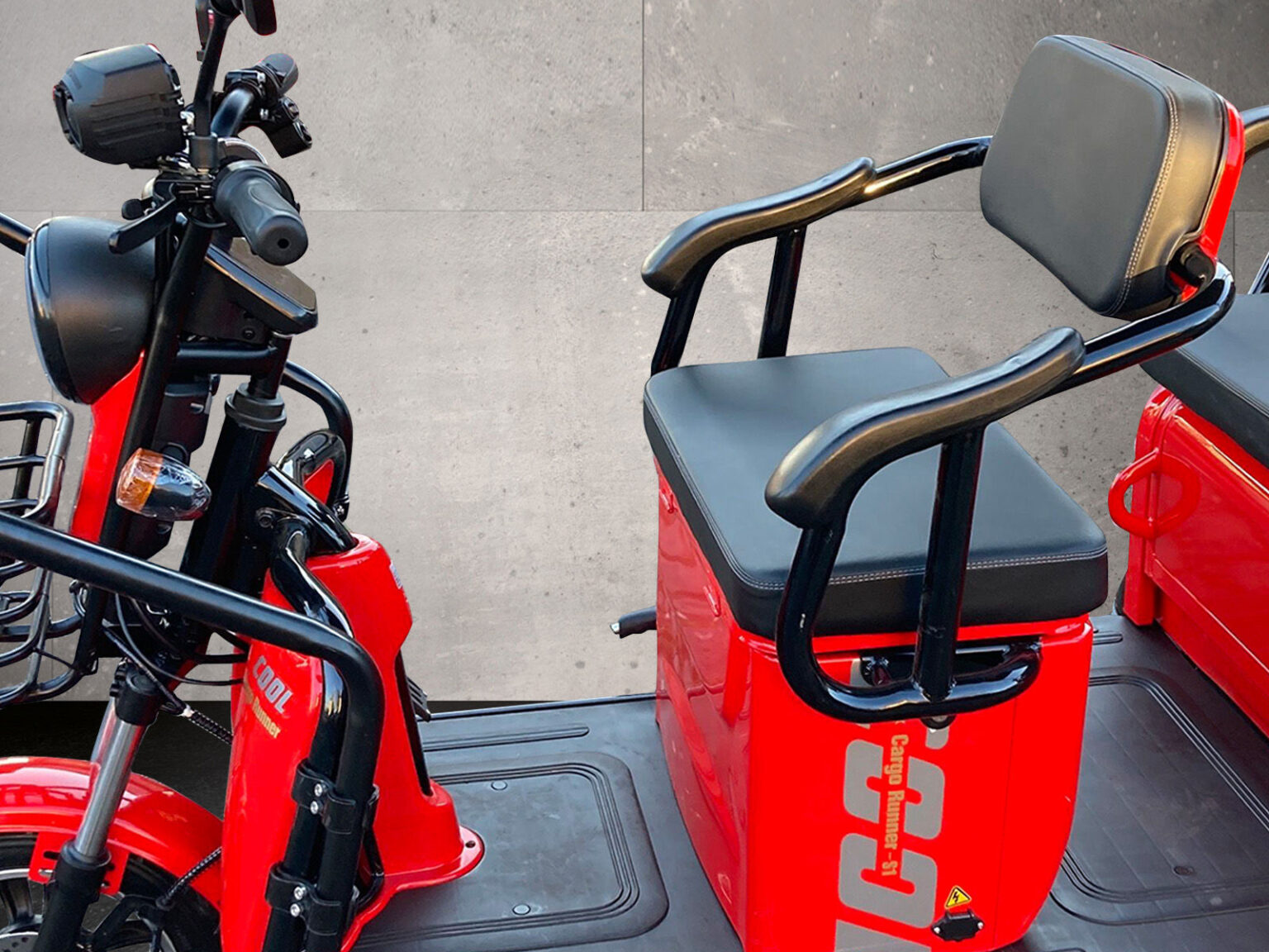 Seitenaufnahme der vorderen Sitzbank des Cargo Runner Passenger