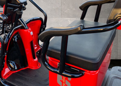 Detailansicht der Sitzbank des Cargo Runner Passenger in Rot