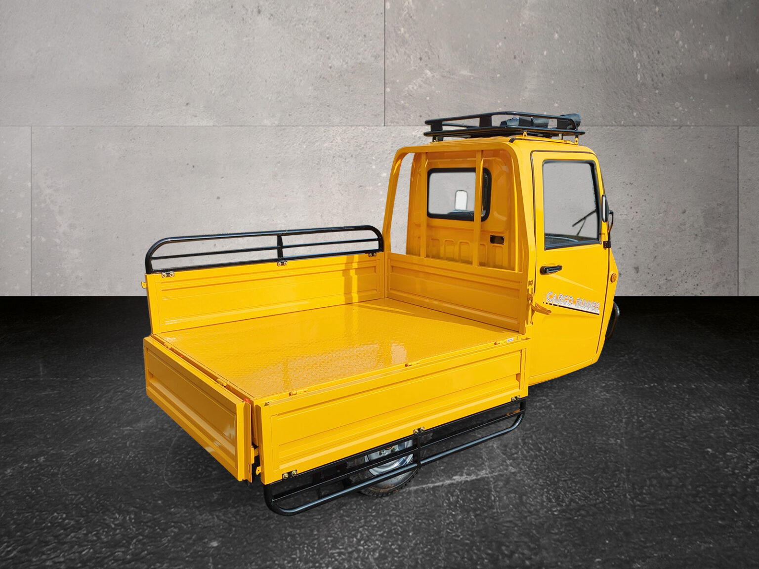 Pritsche des gelben Voltina mit heruntergeklappten Bordwänden