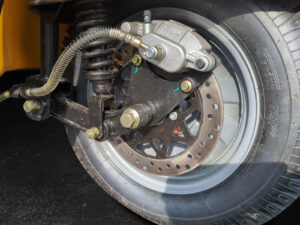 Detailaufnahme der Radaufhängung des Voltina