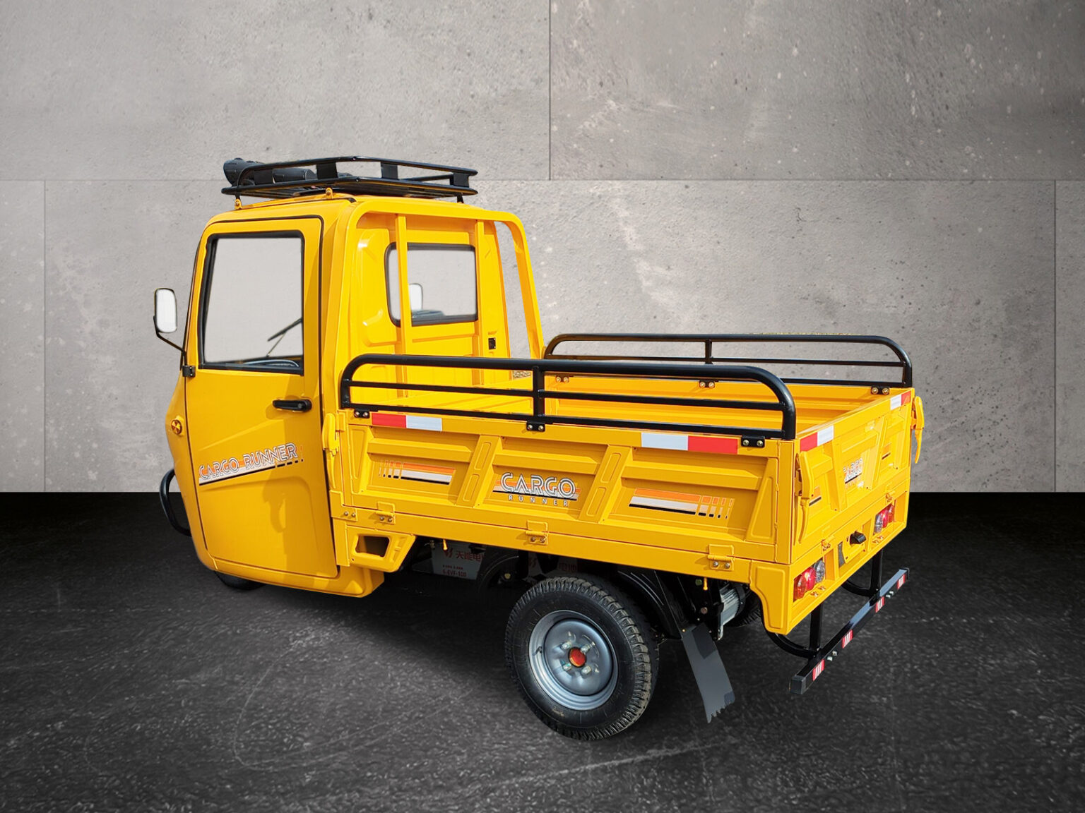 Seitenansicht Cargo Runner Voltina Gelb mit geschlossener Pritsche