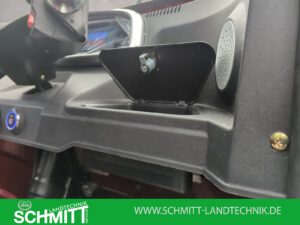 Detailaufnahme Innenraum Cockpit des Voltina in Rot