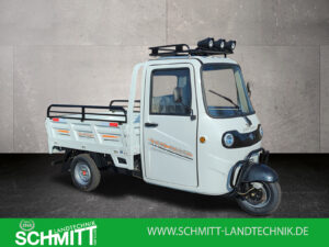 Seitenansicht des Voltina in Weiß mit Dachträger und vollständig geschlossener Pritsche