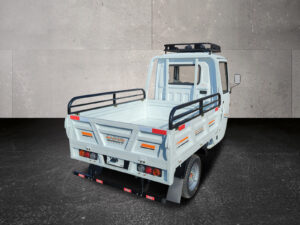 Rechte Seitenansicht mit Blick auf Ladefläche und Kabine